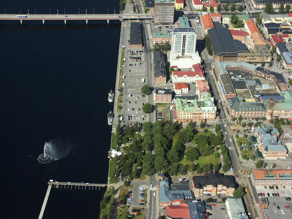 Bilden av Centrala stan från 2002, som togs från luften, ger oss en unik möjlighet att se platsen på ett sätt som sällan är möjligt.