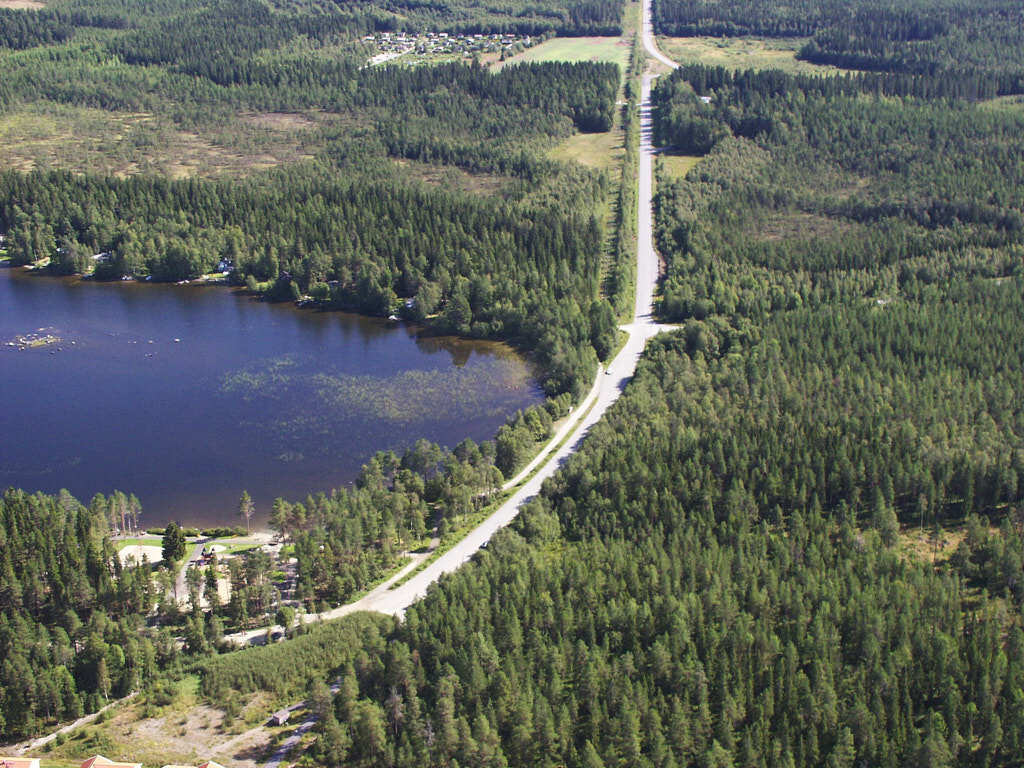 En flygbild som visar Tomtebo år 2002.