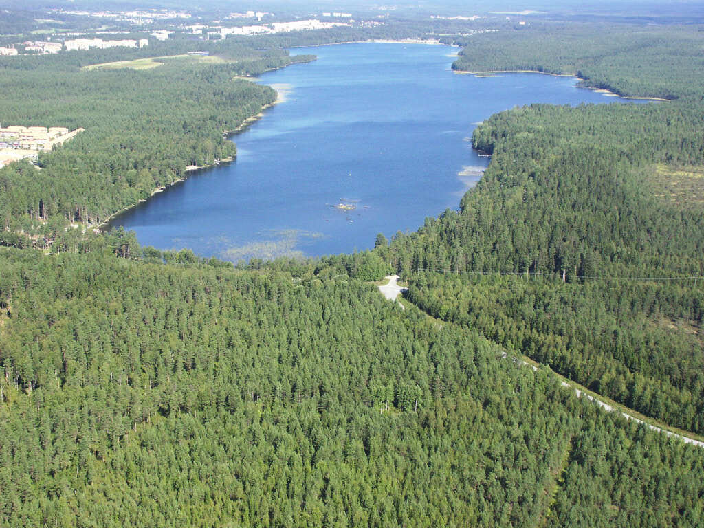 Tomtebo sett från luften år 2002.