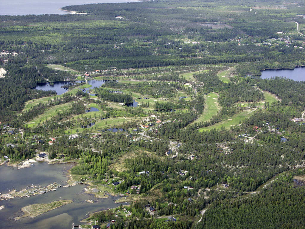 En bild från luften visar Norrmjöle år 2004.