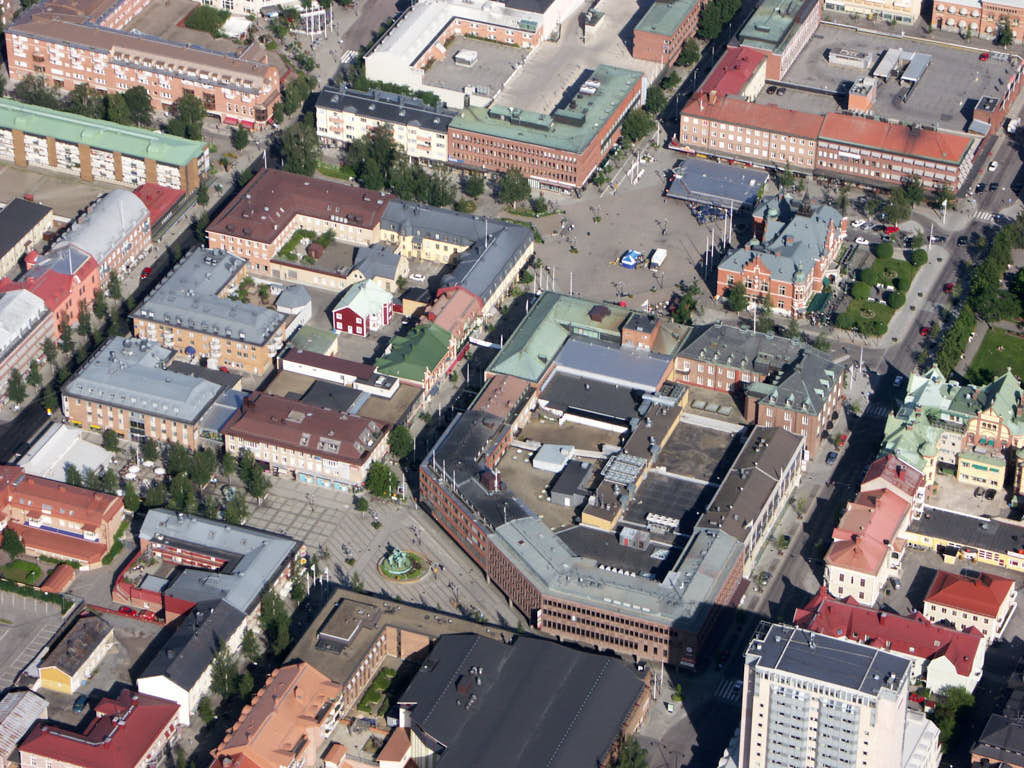 Här kan du se 2004 års flygbild över Centrala stan i Umeå. 