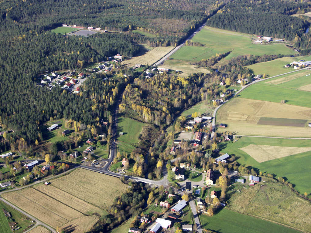 Bilden av Flurkmark från 2004, som togs från luften, ger oss en unik möjlighet att se platsen på ett sätt som sällan är möjligt.