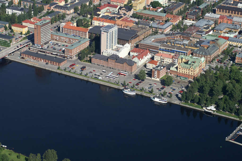 En flygbild som visar Centrala stan i Umeå år 2005.