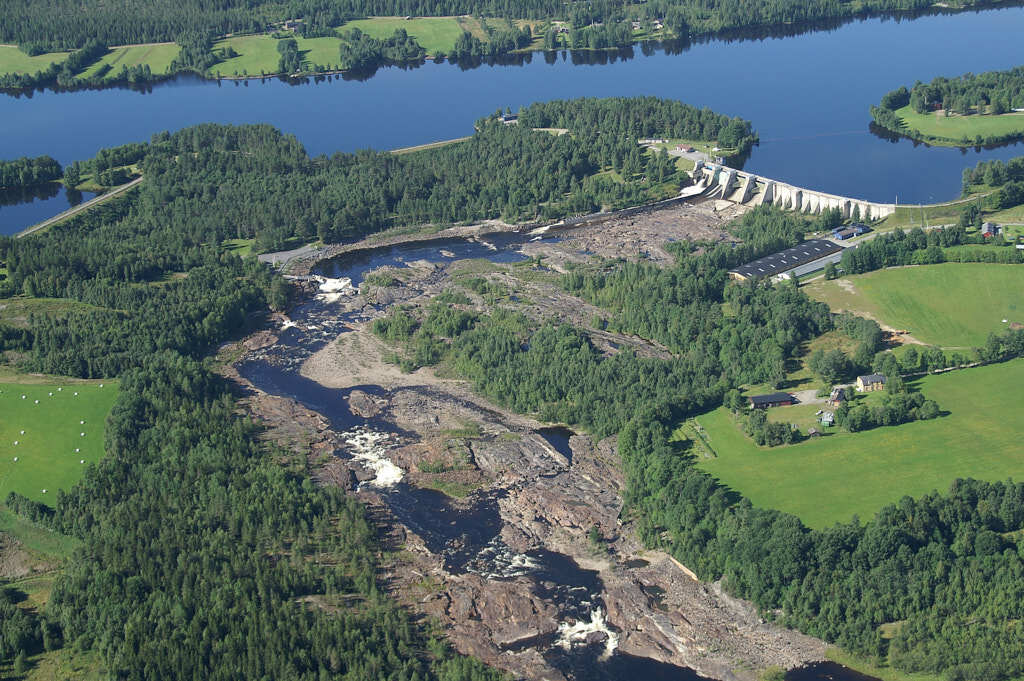 År 2023 togs flygbild över Stornorrfors. Den här bilden är inte bara intressant att titta på, den är också värdefull när man planerar städer och de som vill förstå hur städer ändras över tid. Den hjälper oss att se hur Stornorrfors har utvecklats och hur de passar in i staden.