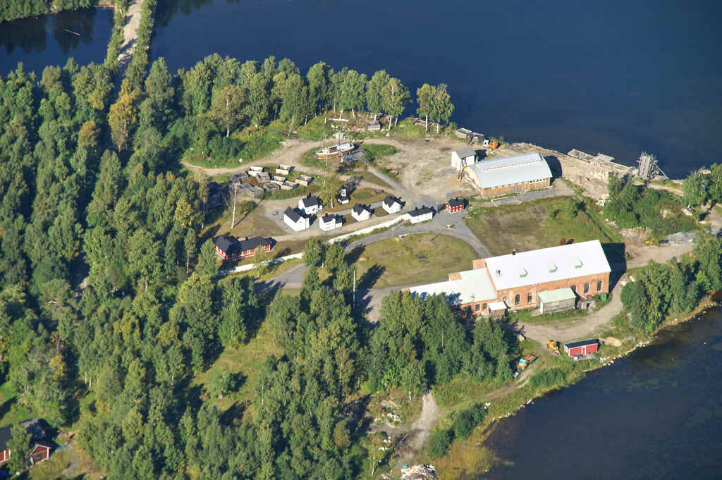 Här kan du se 2005 års flygbild över Norrbyskär. 