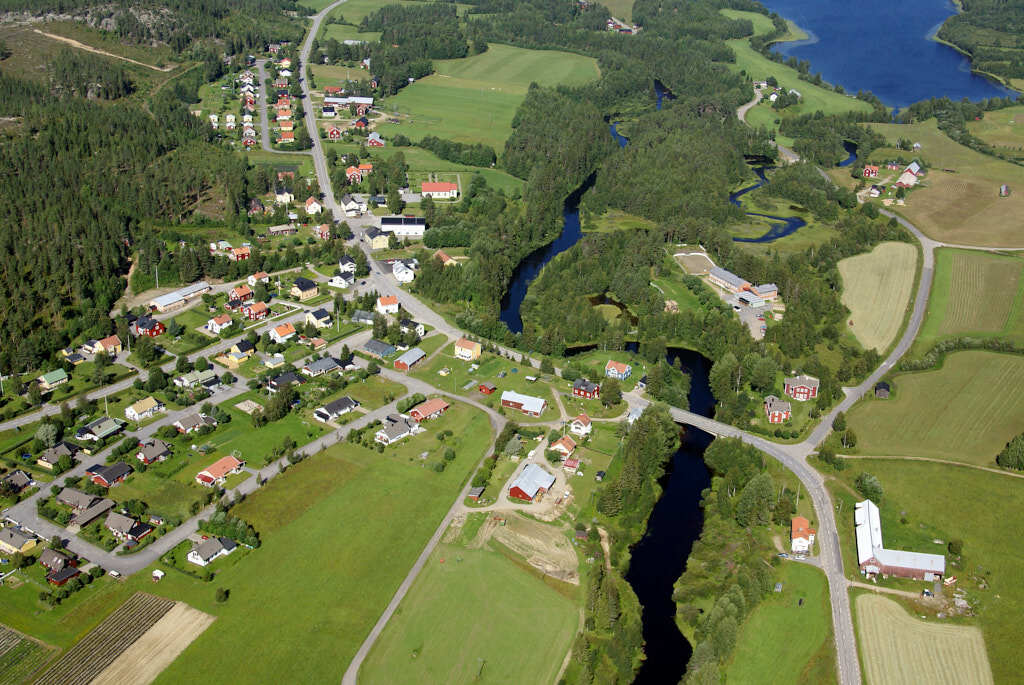 År 2023 togs flygbild över Botsmark. Den här bilden är inte bara intressant att titta på, den är också värdefull när man planerar städer och de som vill förstå hur städer ändras över tid. Den hjälper oss att se hur Botsmark har utvecklats och hur de passar in i staden.