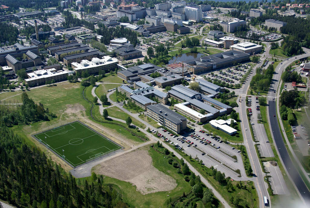 Bilden av Universitetsområdet från 2007, som togs från luften, ger oss en unik möjlighet att se platsen på ett sätt som sällan är möjligt.