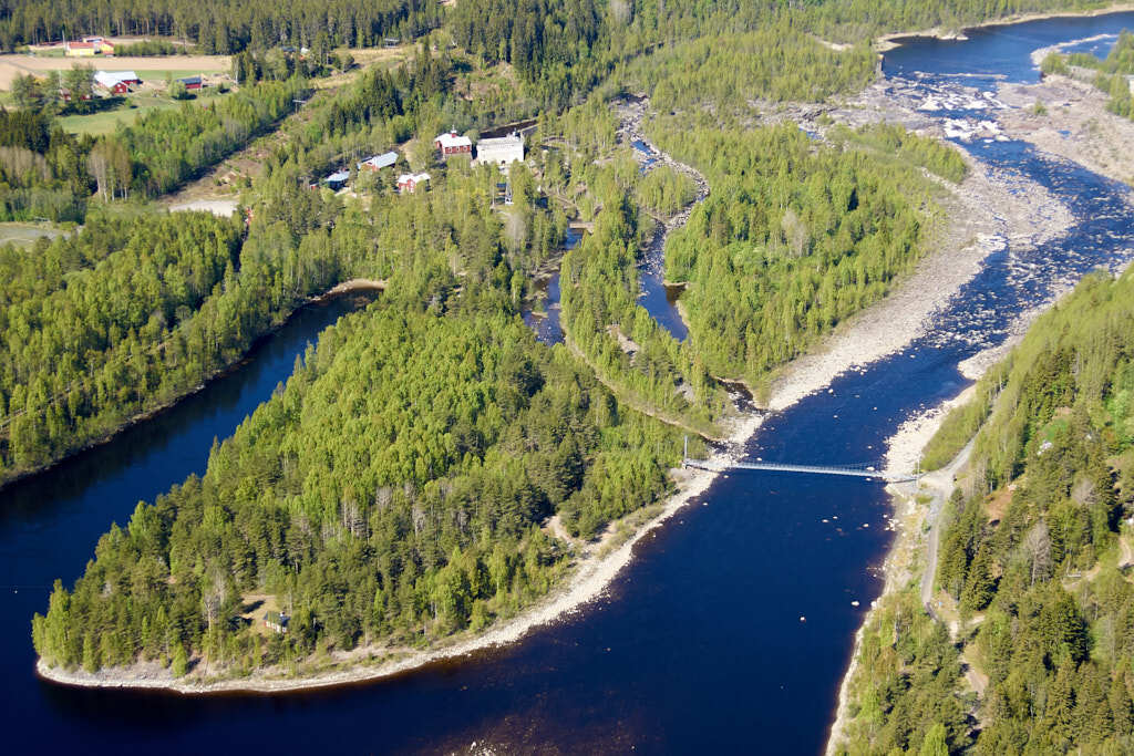 Ett flygbild av Klabböle år 2008. Det erbjuder oss en helt annan möjlighet att få en djupare och mer detaljerad inblick i denna plats än vad vi normalt kan uppleva från marknivå.