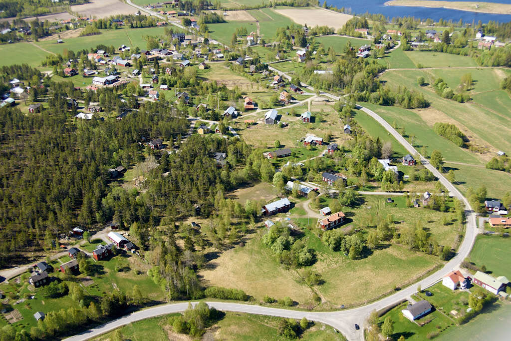 Bilden av Sörfors från 2008, som togs från luften, ger oss en unik möjlighet att se platsen på ett sätt som sällan är möjligt.