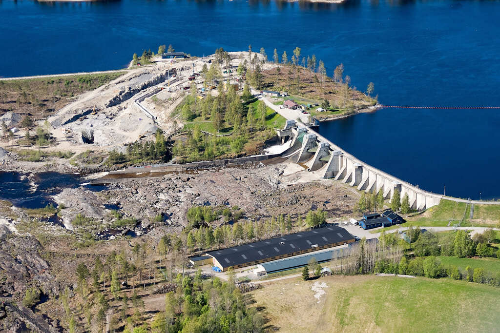 Här kan du se 2008 års flygbild över Stornorrfors. 