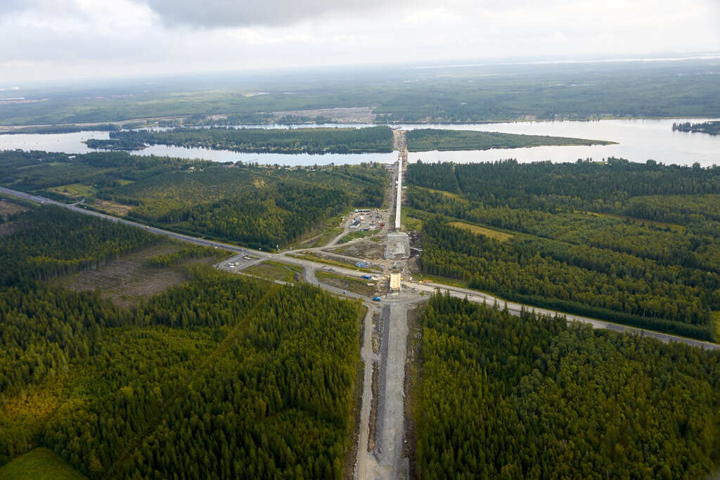 En bild från luften visar Storsandskär och Botniabanan år 2008.