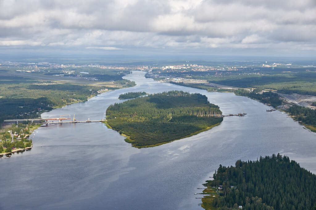 Bilden av Umedeltat från 2008, som togs från luften, ger oss en unik möjlighet att se platsen på ett sätt som sällan är möjligt.