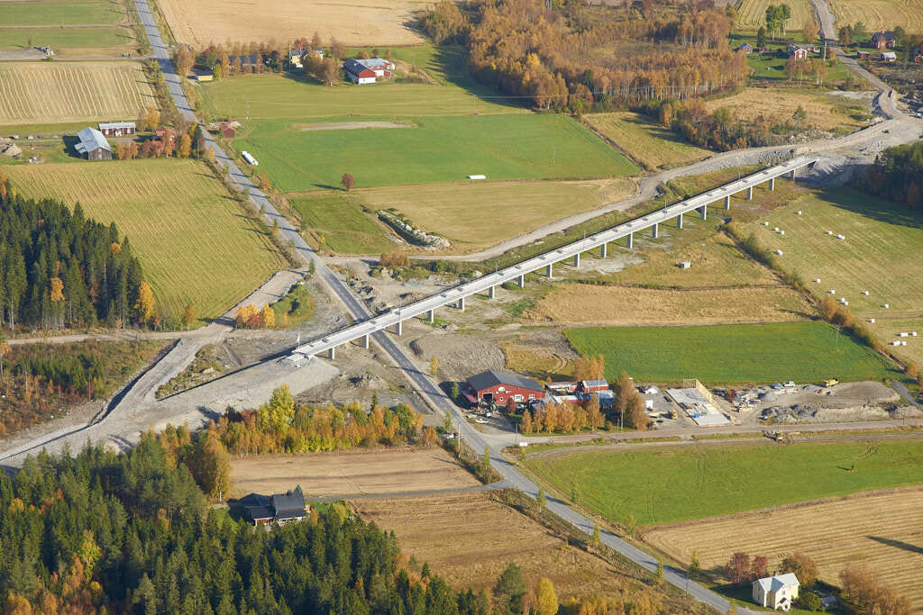 Bilden av Botniabanan från 2008, som togs från luften, ger oss en unik möjlighet att se platsen på ett sätt som sällan är möjligt.