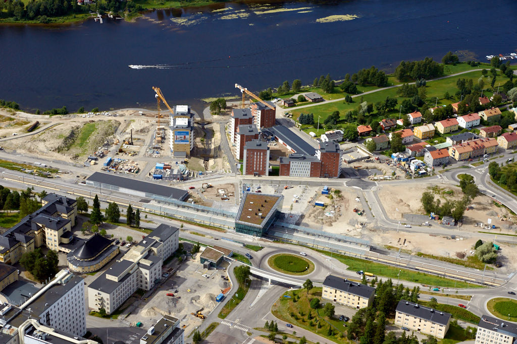Här kan du se 2010 års flygbild över Öbacka i Umeå.