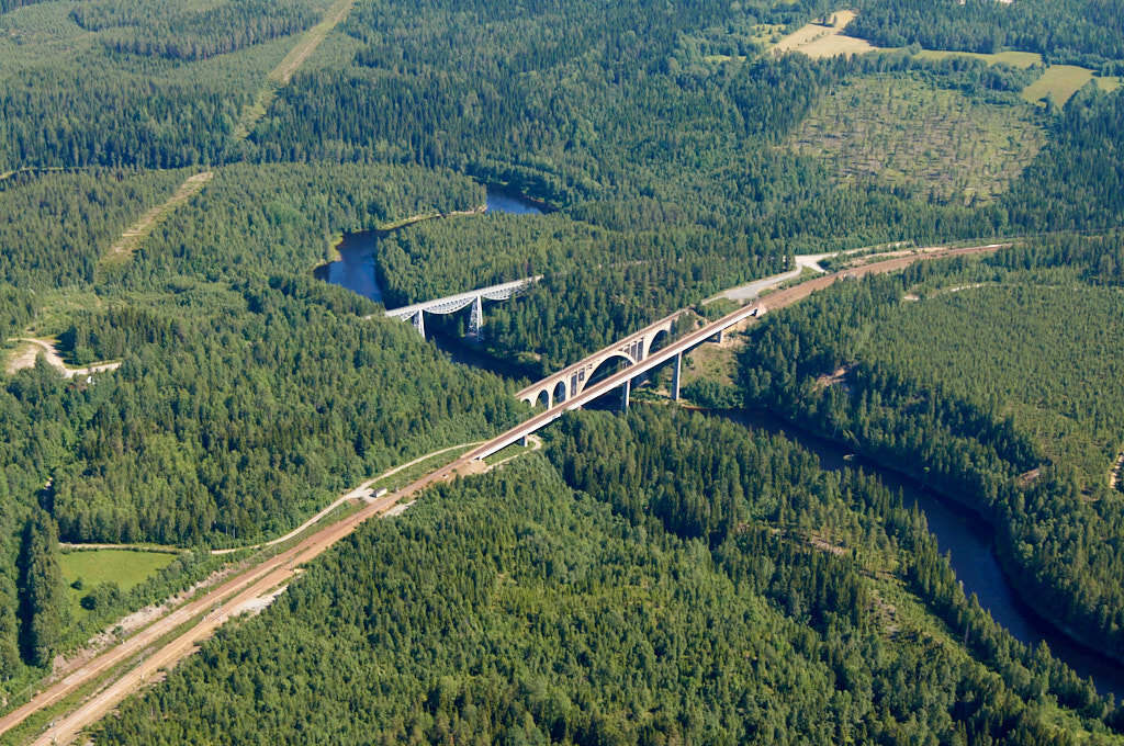 Det här är en bild som togs från ovan av Tallbergsbroarna år 2011