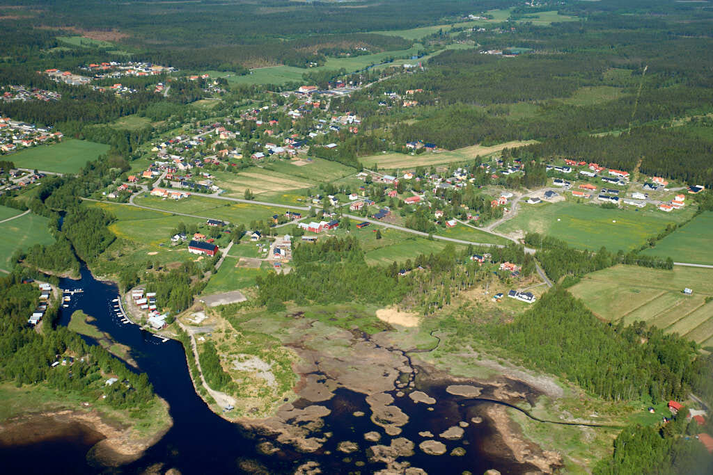 Bilden av Täfteå från 2013, som togs från luften, ger oss en unik möjlighet att se platsen på ett sätt som sällan är möjligt.