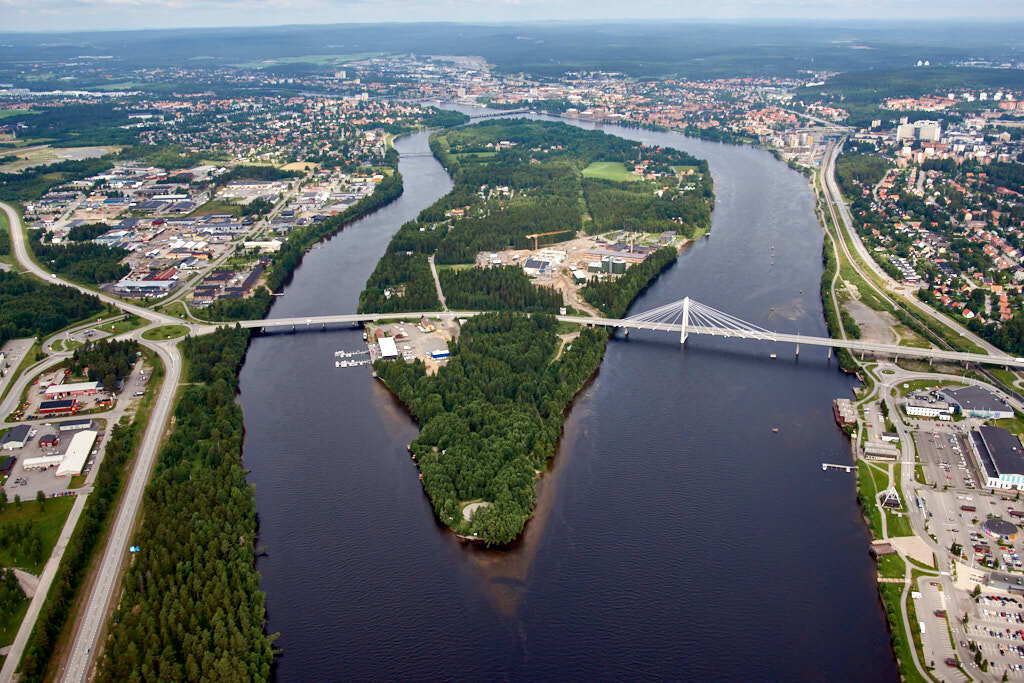 Bilden av Ön från 2013, som togs från luften, ger oss en unik möjlighet att se platsen på ett sätt som sällan är möjligt.