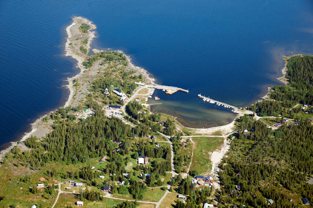 Bilden av Holmön från 2015, som togs från luften, ger oss en unik möjlighet att se platsen på ett sätt som sällan är möjligt.