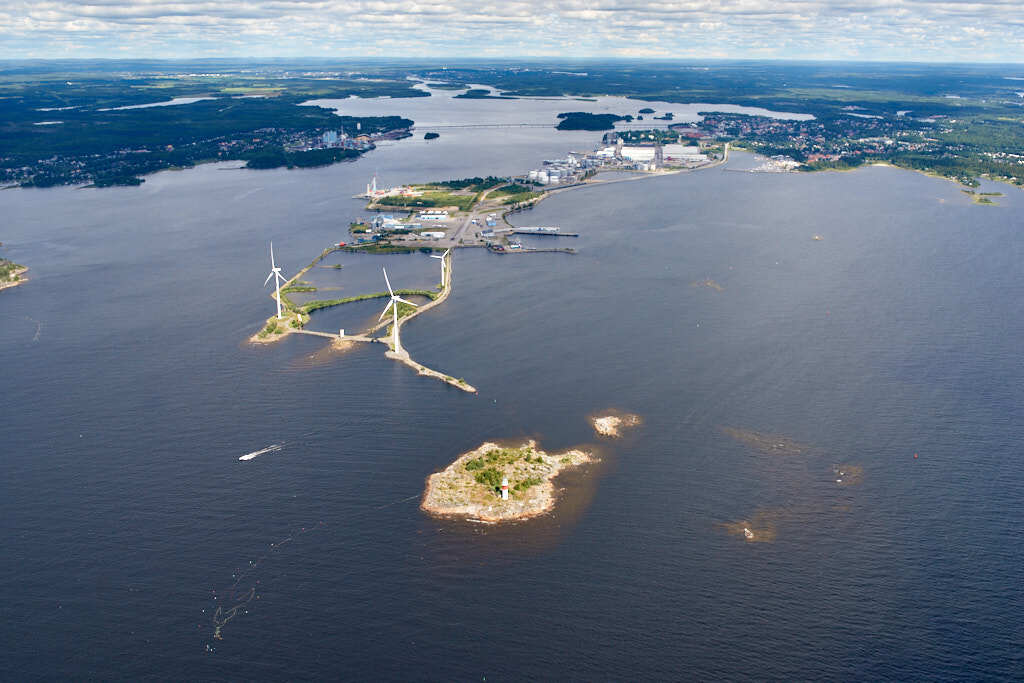 Bilden av Holmsund från 2016, som togs från luften, ger oss en unik möjlighet att se platsen på ett sätt som sällan är möjligt.