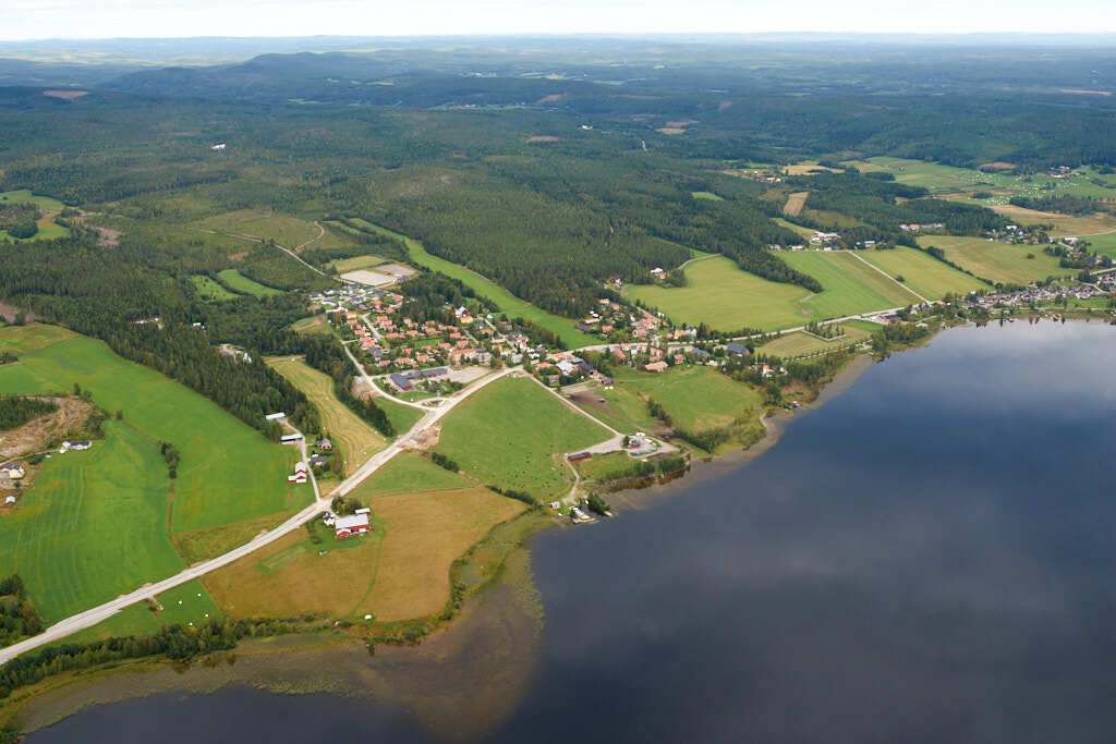 En flygbild som visar Tavelsjö år 2016.