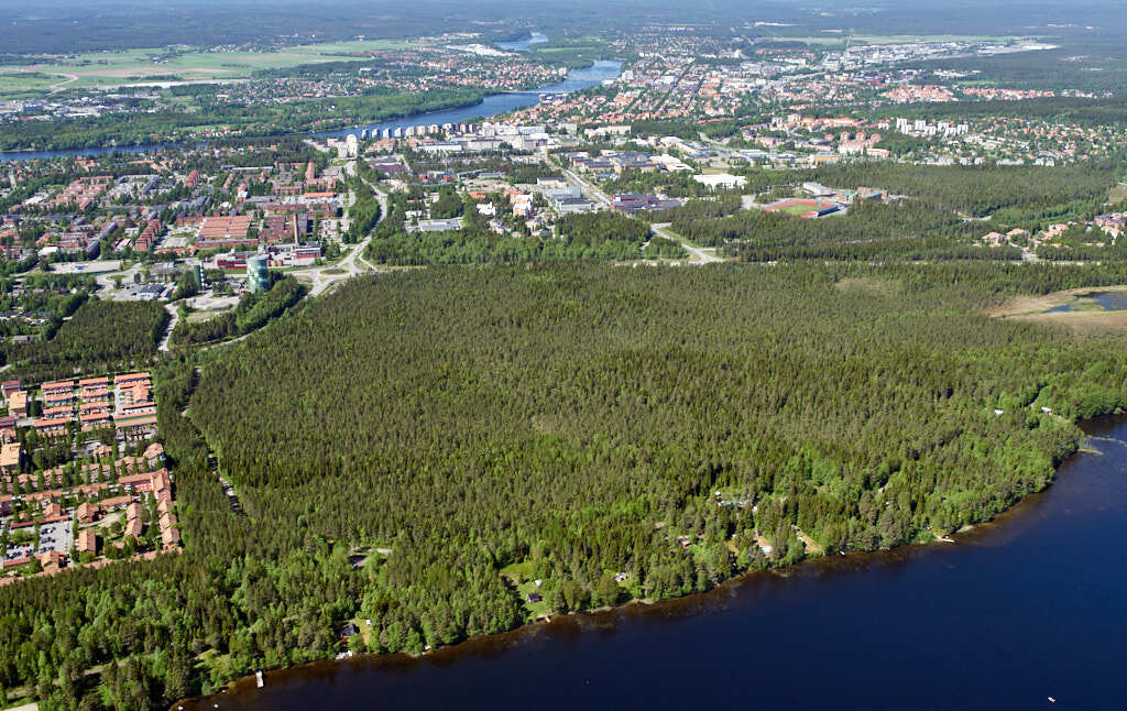 Här kan du se 2017 års flygbild över Tomtebo strand. 