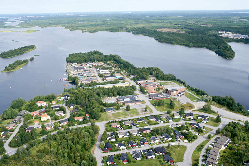 Det här är en bild som togs från ovan av Holmsund år 2017