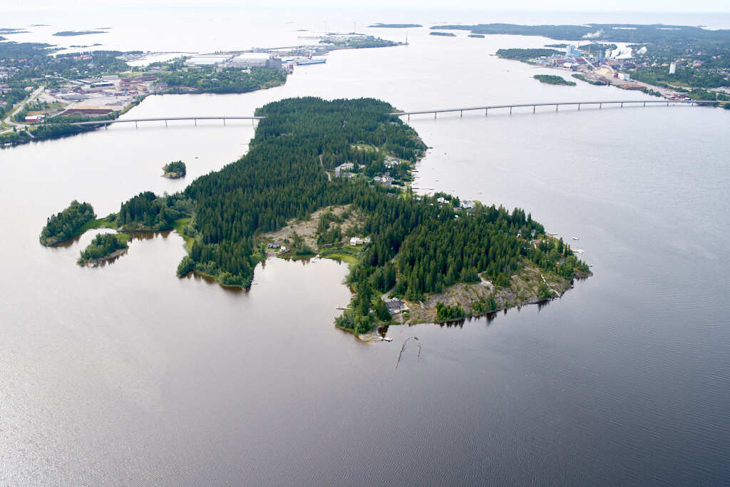 Holmsund och Holmen sett från luften år 2017.