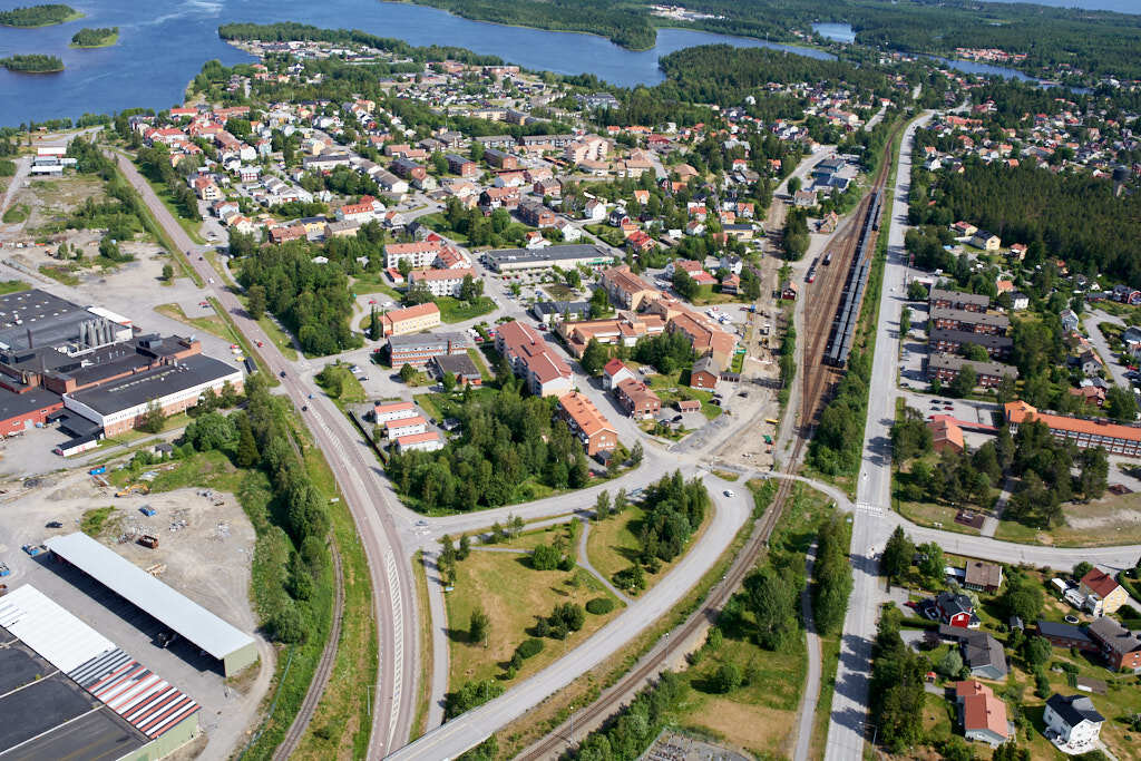 Bilden av Holmsund från 2018, som togs från luften, ger oss en unik möjlighet att se platsen på ett sätt som sällan är möjligt.