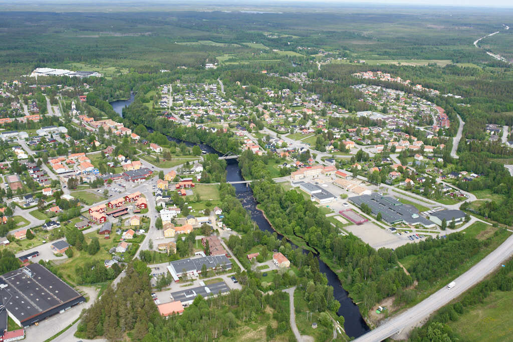 En bild från luften visar Sävar år 2019.