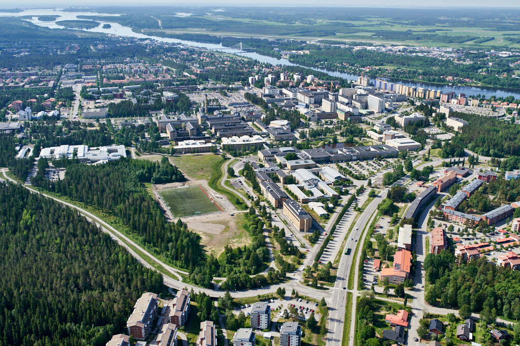 Universitetsområdet och Sjukhusområdet sett från luften år 2020.