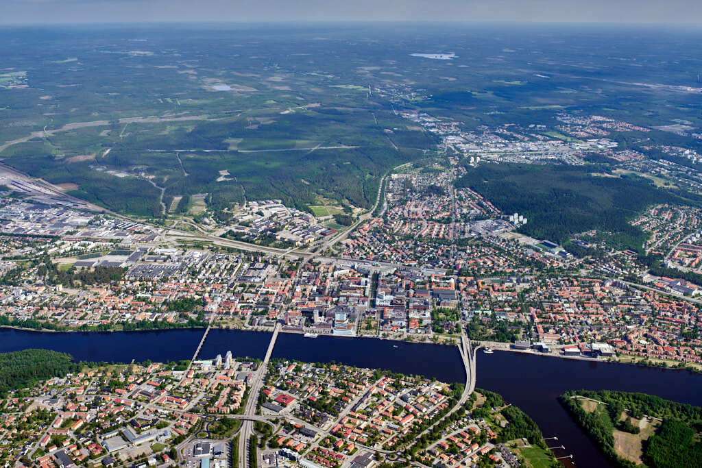 En bild från luften visar Höghöjdsbilder Umeå, Centrala stan och I20 Området år 2020.