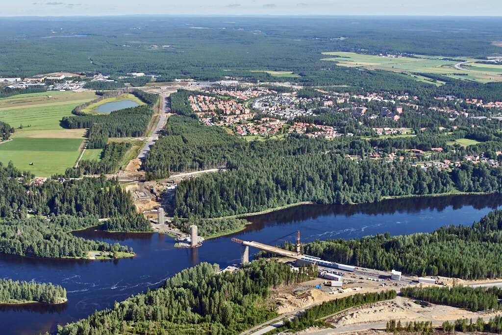 Det här är en bild som togs från ovan av Västra länken, Klabböle och Umedalen år 2020