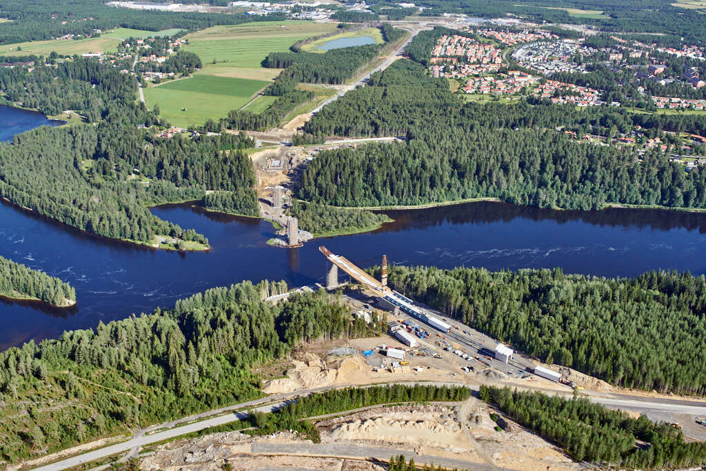 Bilden av Västra länken, Klabböle och Umedalen från 2020, som togs från luften, ger oss en unik möjlighet att se platsen på ett sätt som sällan är möjligt.