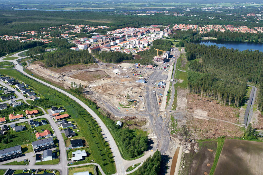 En flygbild som visar Tomtebo gård år 2021.