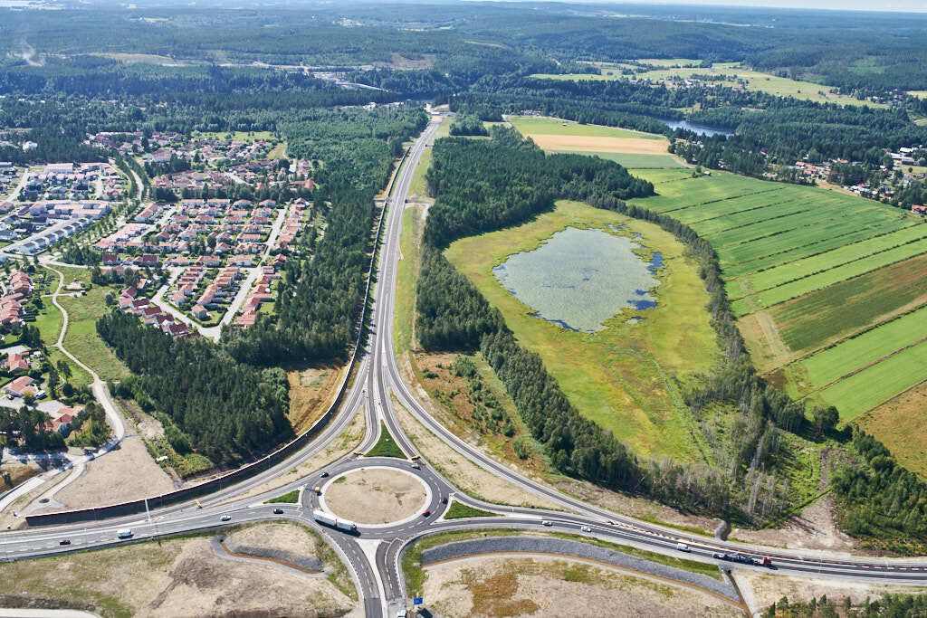 Ett flygbild av Klockarbäcken och Prästsjön år 2021.