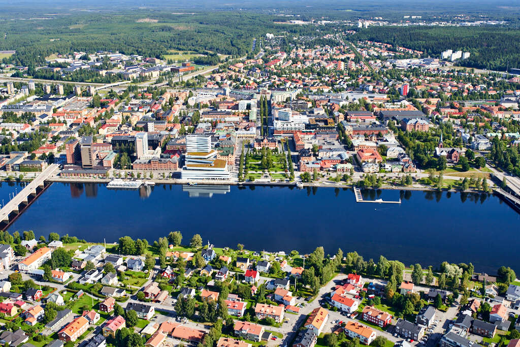 En bild från luften visar Centrala stan och Teg år 2022.