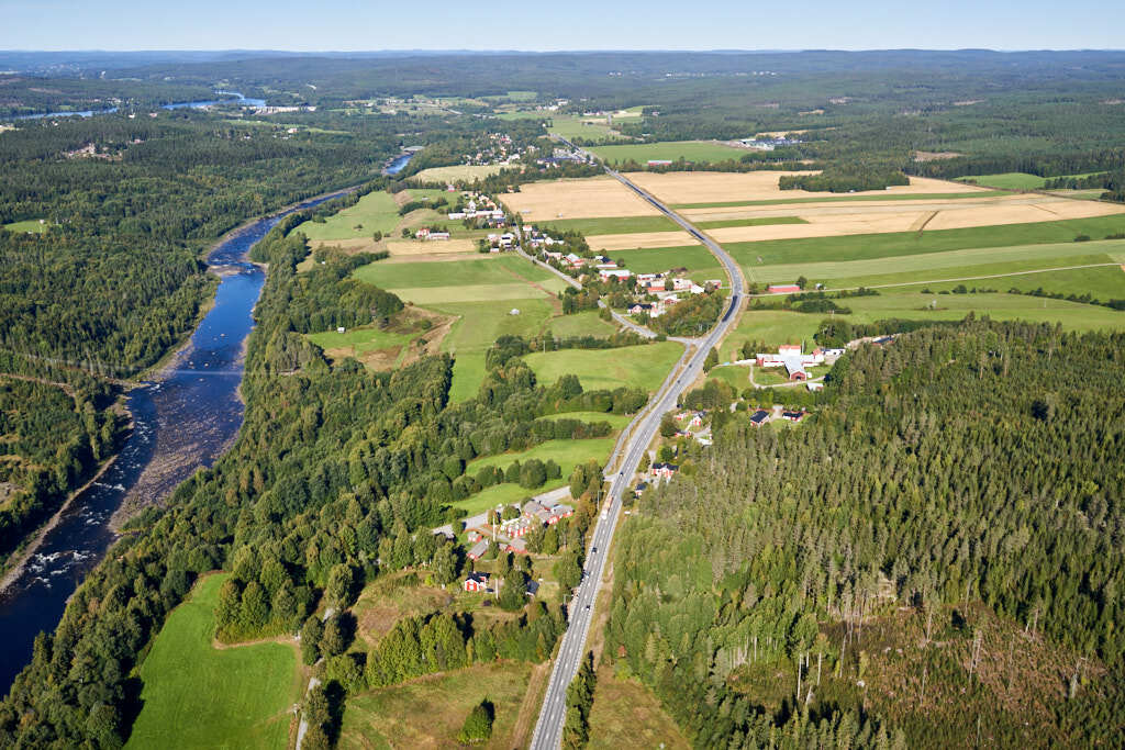 Bilden av Brännland från 2022, som togs från luften, ger oss en unik möjlighet att se platsen på ett sätt som sällan är möjligt.