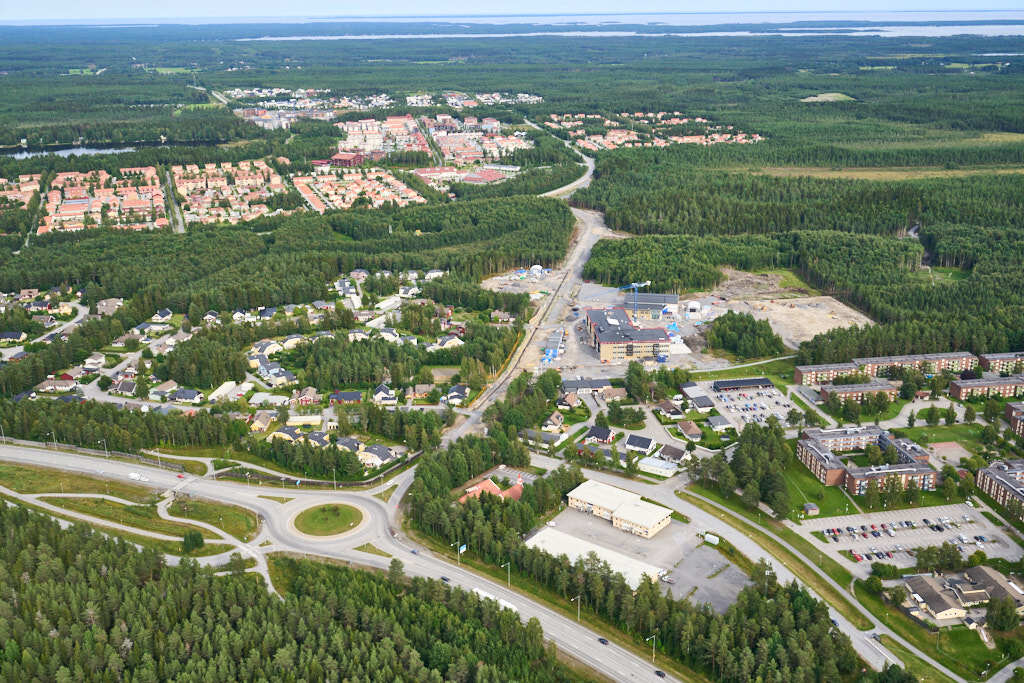 Bilden av Carlslid från 2023, som togs från luften, ger oss en unik möjlighet att se platsen på ett sätt som sällan är möjligt.