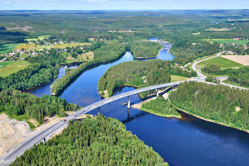 Bilden av Västra länken från 2024, som togs från luften, ger oss en unik möjlighet att se platsen på ett sätt som sällan är möjligt.