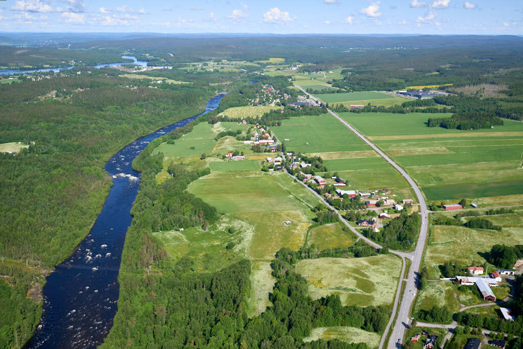 Här kan du se 2025 års flygbild över Brännland. 