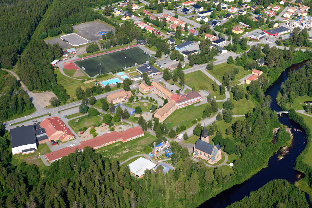 En flygbild som visar Hörnefors år 2025.