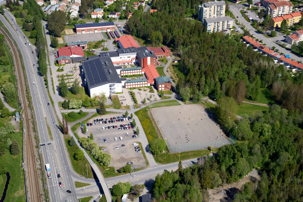 Vy över Maja Beskow gymnasiet 2026, med fokus på välkända landmärkena som 