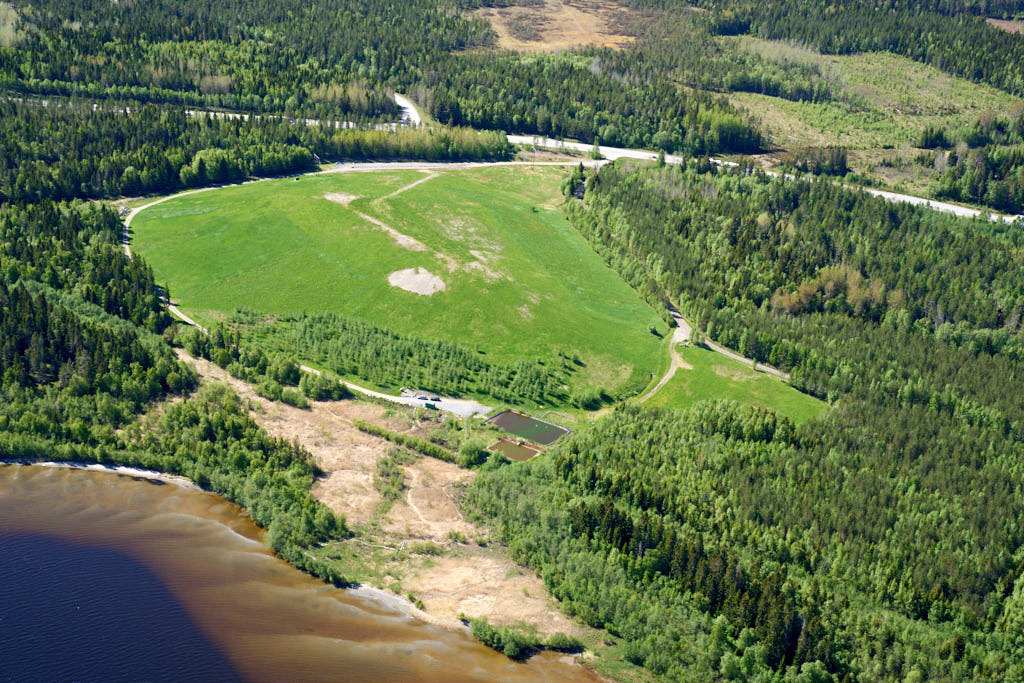 Bilden över Obbola från 2026, som togs från luften, ger oss en unik möjlighet att se platsen på ett sätt som sällan är möjligt.